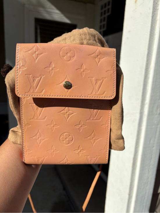 Louis Vuitton Handbags - Louis Vuitton Monogram Pink Vernis slim crossbody bag EUC